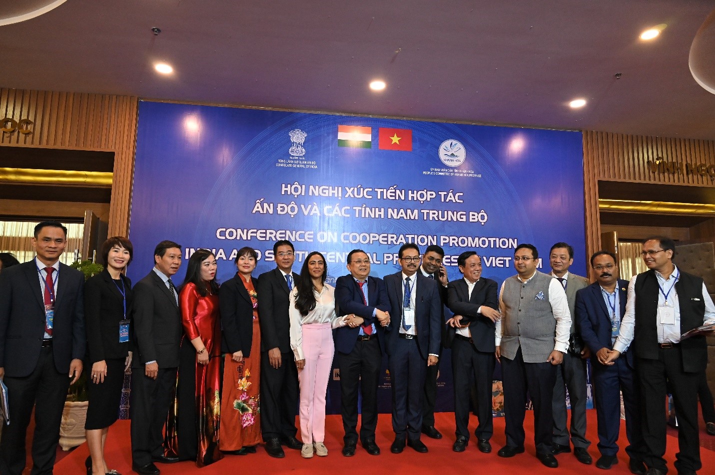 Tổng Lãnh sự quán Ấn Độ tại TP Hồ Chí Minh và lãnh đạo các địa phương, các DN Việt Nam Ấn Độ  tham dự Hội nghị.