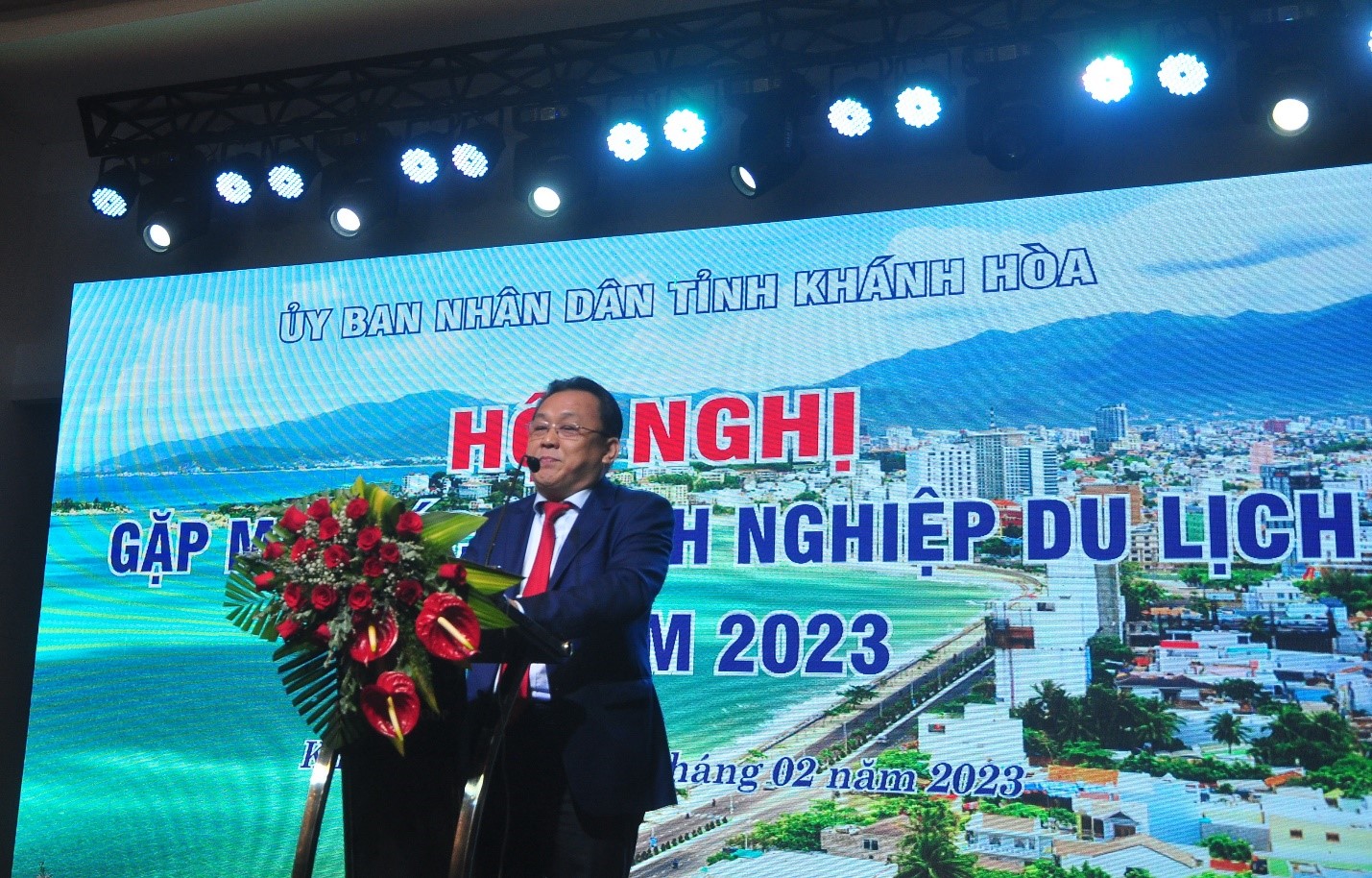 Ông Lê Hữu Hoàng, Phó Chủ tịch UBND tỉnh Khánh Hòa, phát biểu tại Hội nghị