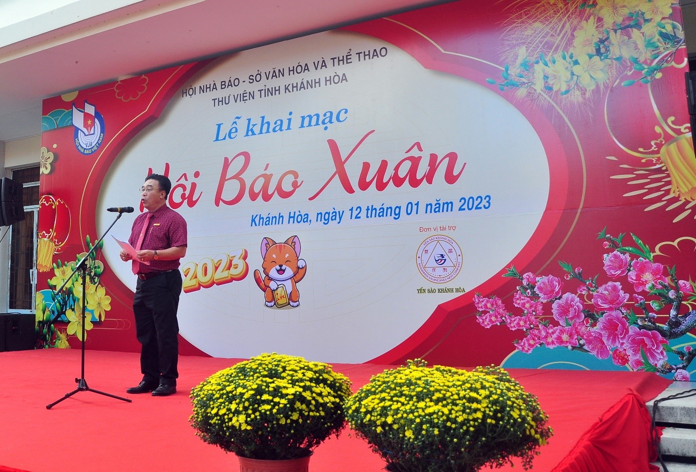 Ông Đoàn Minh Long, UV BCH Hội Nhà Báo Việt Nam, Chủ tịch Hội Nhà Báo Khánh Hòa báo cáo tại Hội Báo Xuân