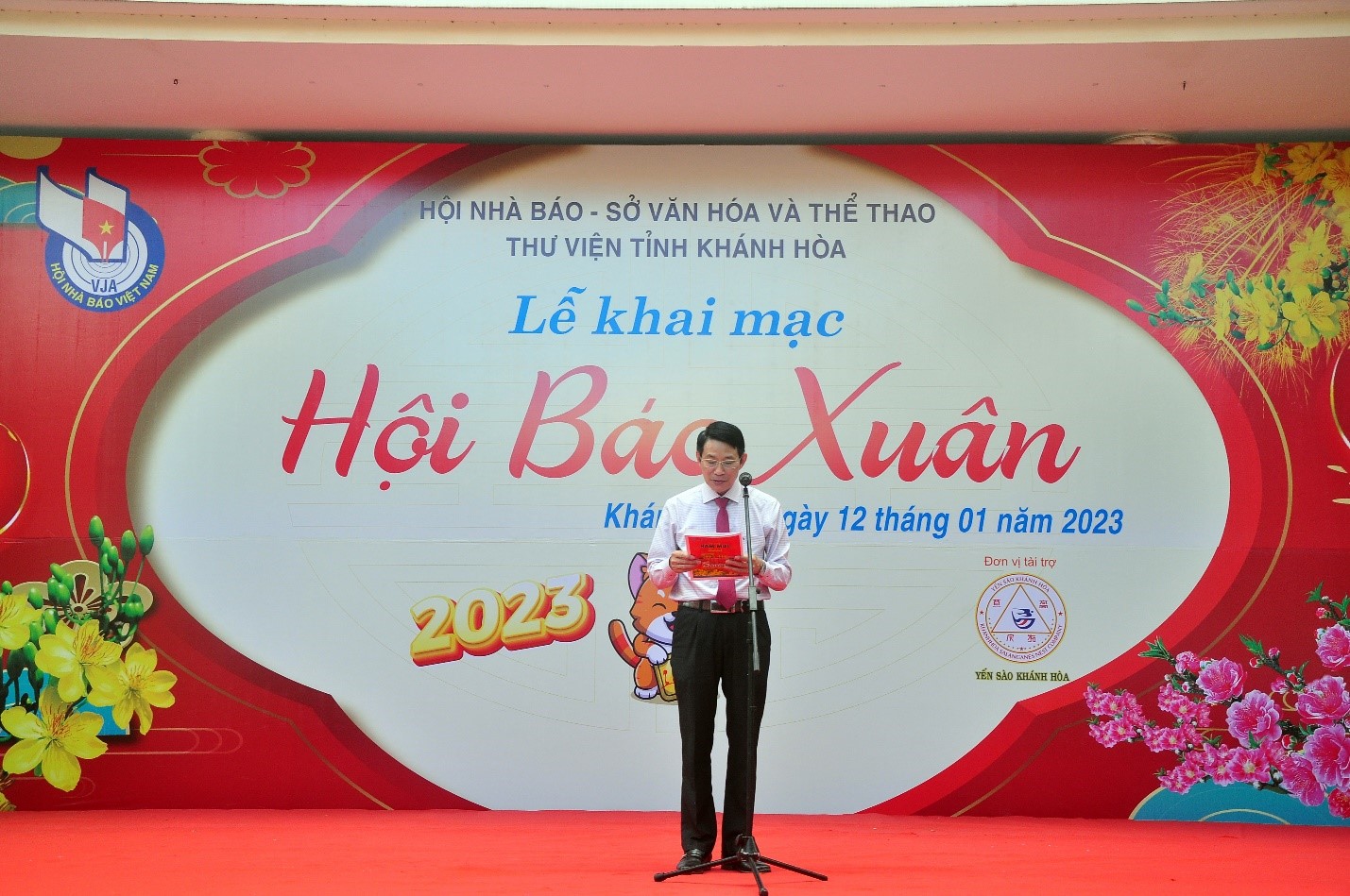 Ông Đinh Văn Thiệu Phó Chủ tịch UBND tỉnh phát biểu tại Hội Báo Xuân Quý Mão 2023 