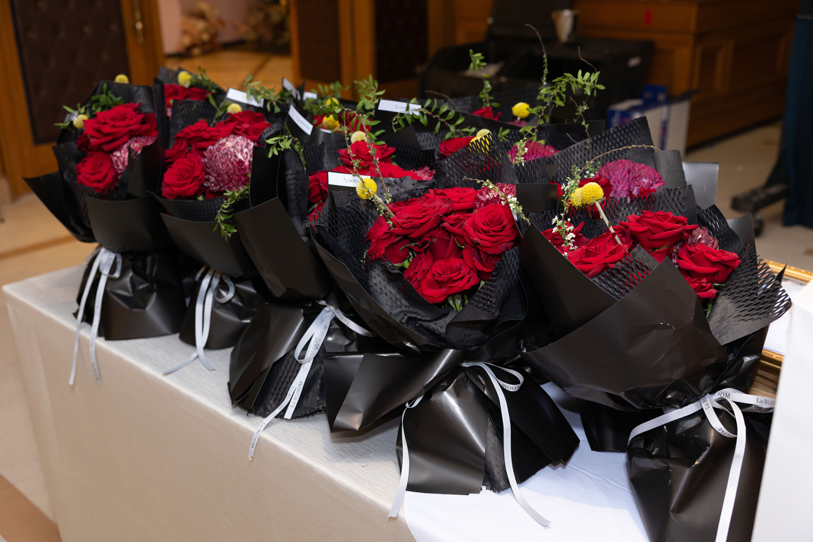 Những bó hoa tươi thắm đến từ Nhà tài trợ LABLOOM FLORAL ATELIER