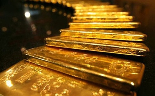Mỗi năm Việt Nam cần khoảng 10-15 tấn vàng nguyên liệu, nhưng không cấp phép nhập khẩu. Nguồn đáp ứng chủ yếu từ người dân bán ra, trong khi nhập lậu được cho là hạn chế vì chênh giá vàng nguyên liệu không hấp dẫn và chế tài xử phạt nặng