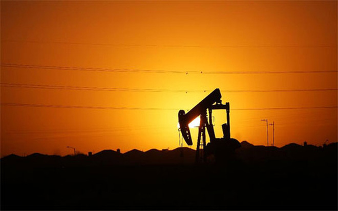 Sau khi giảm xuống mức thấp nhất trong 12 năm vào tháng 1 năm nay do tình trạng dư thừa dầu trên toàn cầu, giá dầu đã tăng 30% trong 2 tháng qua - Ảnh: Forbes