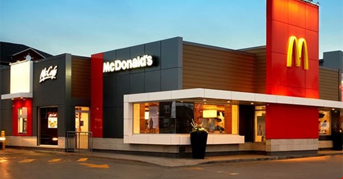 Một cửa hiệu đồ ăn nhanh McDonald's