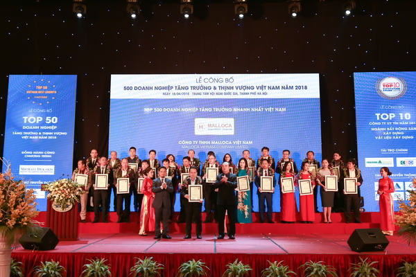 Đại diện Malloca Việt Nam đón nhận giải thưởng FAST 500 năm 2018