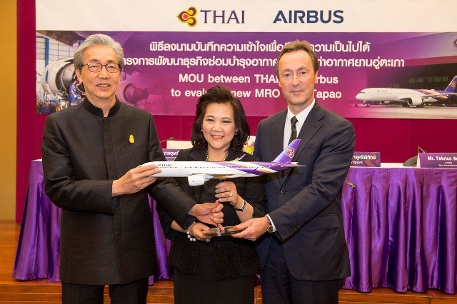 Ông Somkid Jatusripitak, Phó Thủ tướng Vương quốc Thái Lan, ông Usanee Sangsingkeo, Chủ tịch điều hành hãng Thai Airways và ông Fabrice Brégier, Chủ tịch phụ trách máy bay thương mại Airbus.