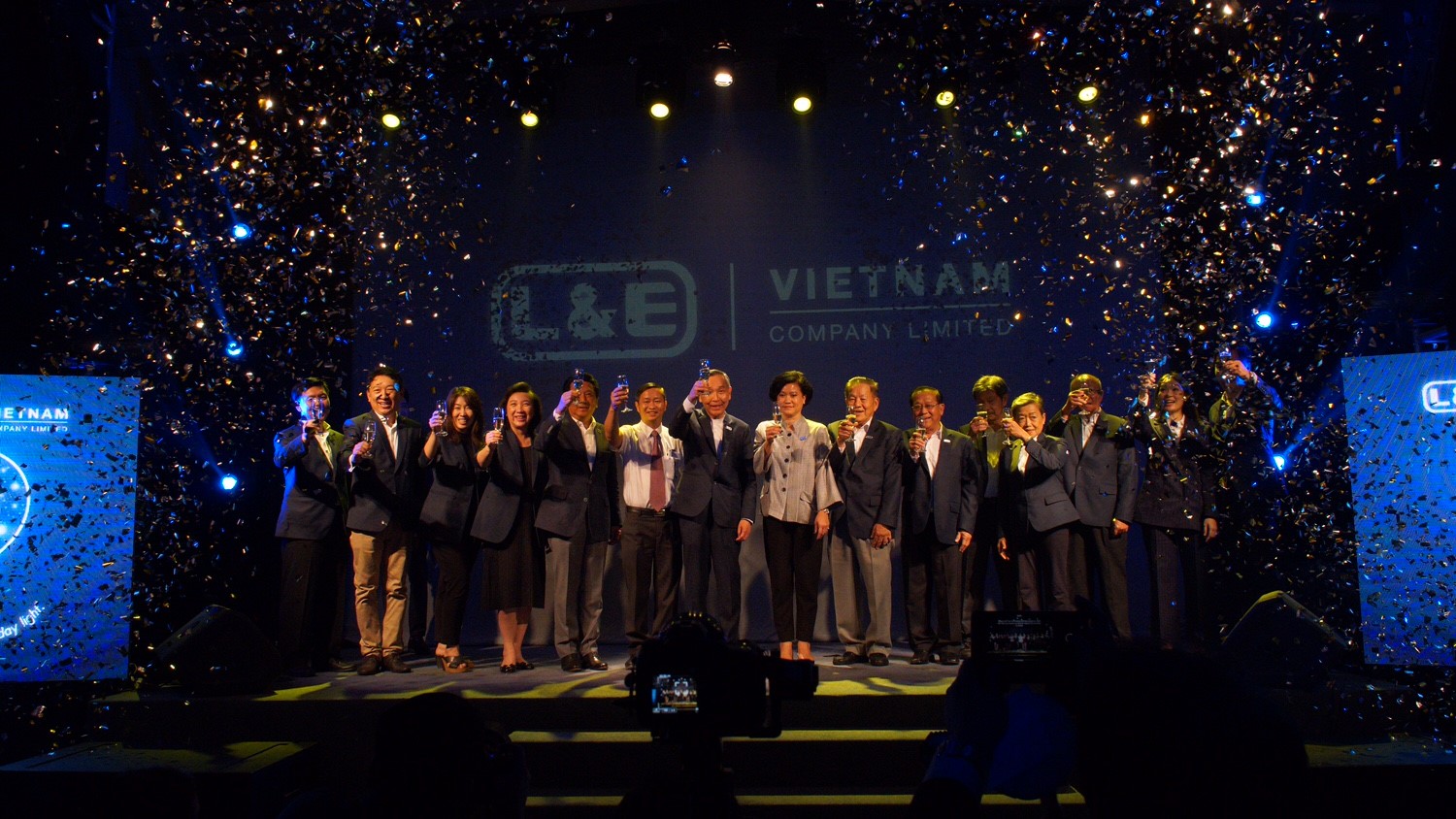 Nghi thức ra mắt Công ty TNHH Lighting & Equipment (Việt Nam)
