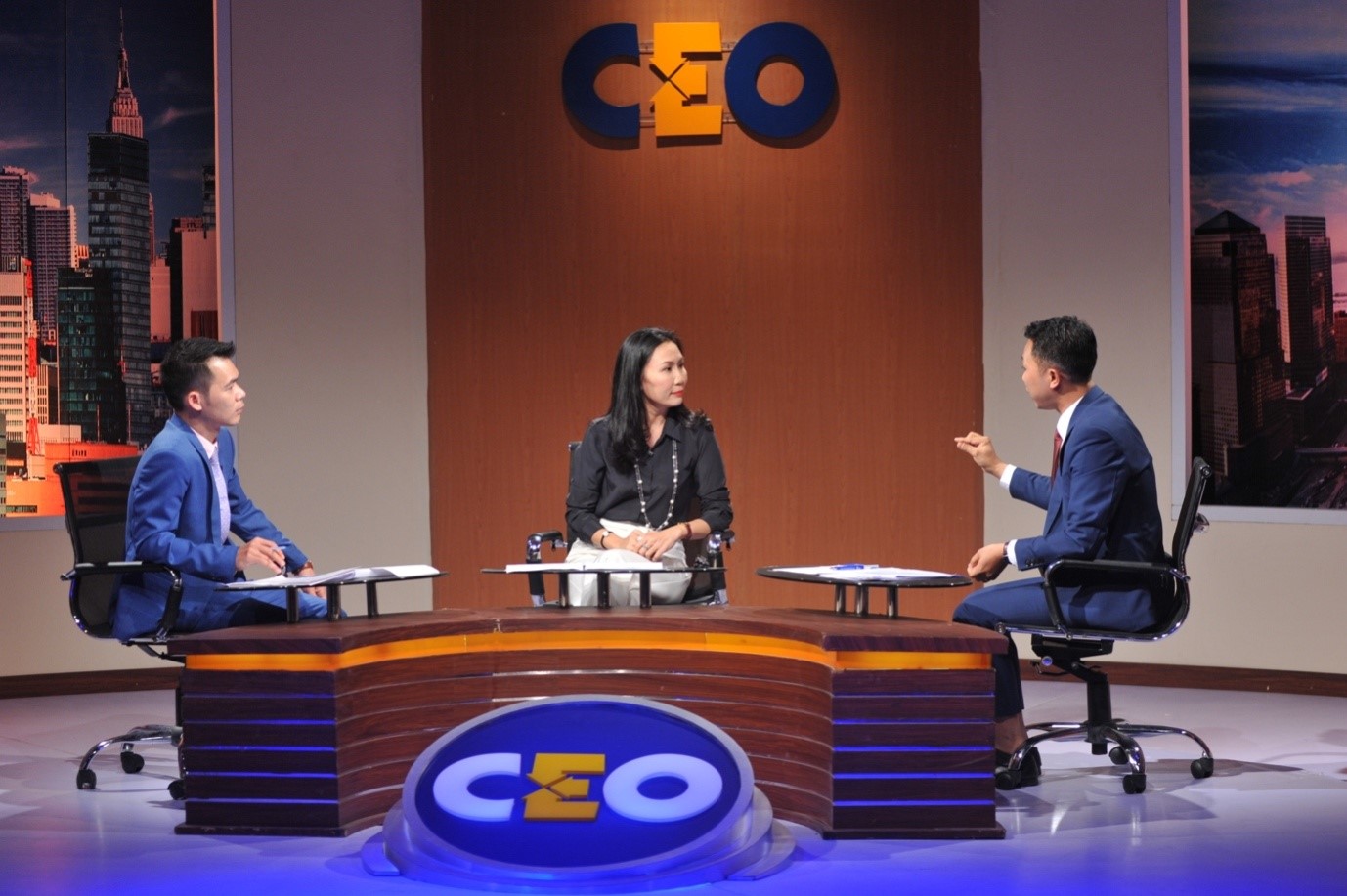 Chị Hương tranh biện cùng hai cổ đông trong chương trình CEO – Chìa khoá thành công VTV1(chương trình do Đài Truyền hình Việt Nam và Hoang gia Media Group thực hiện với sự đồng hành của Tập đoàn Novaland)
