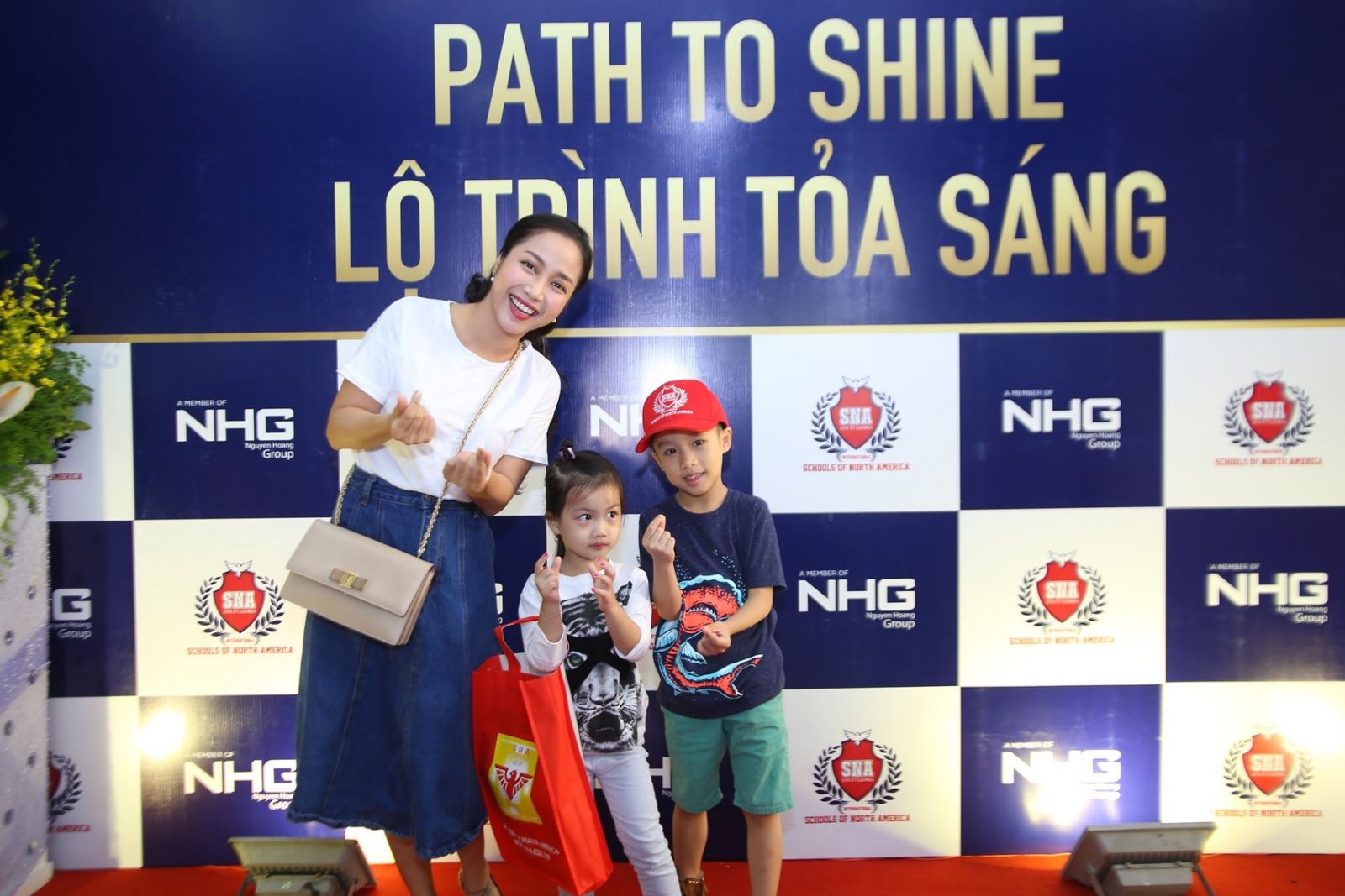 Diễn viên Ốc Thanh Vân và 2 con có mặt từ sớm để tham gia sự kiện 