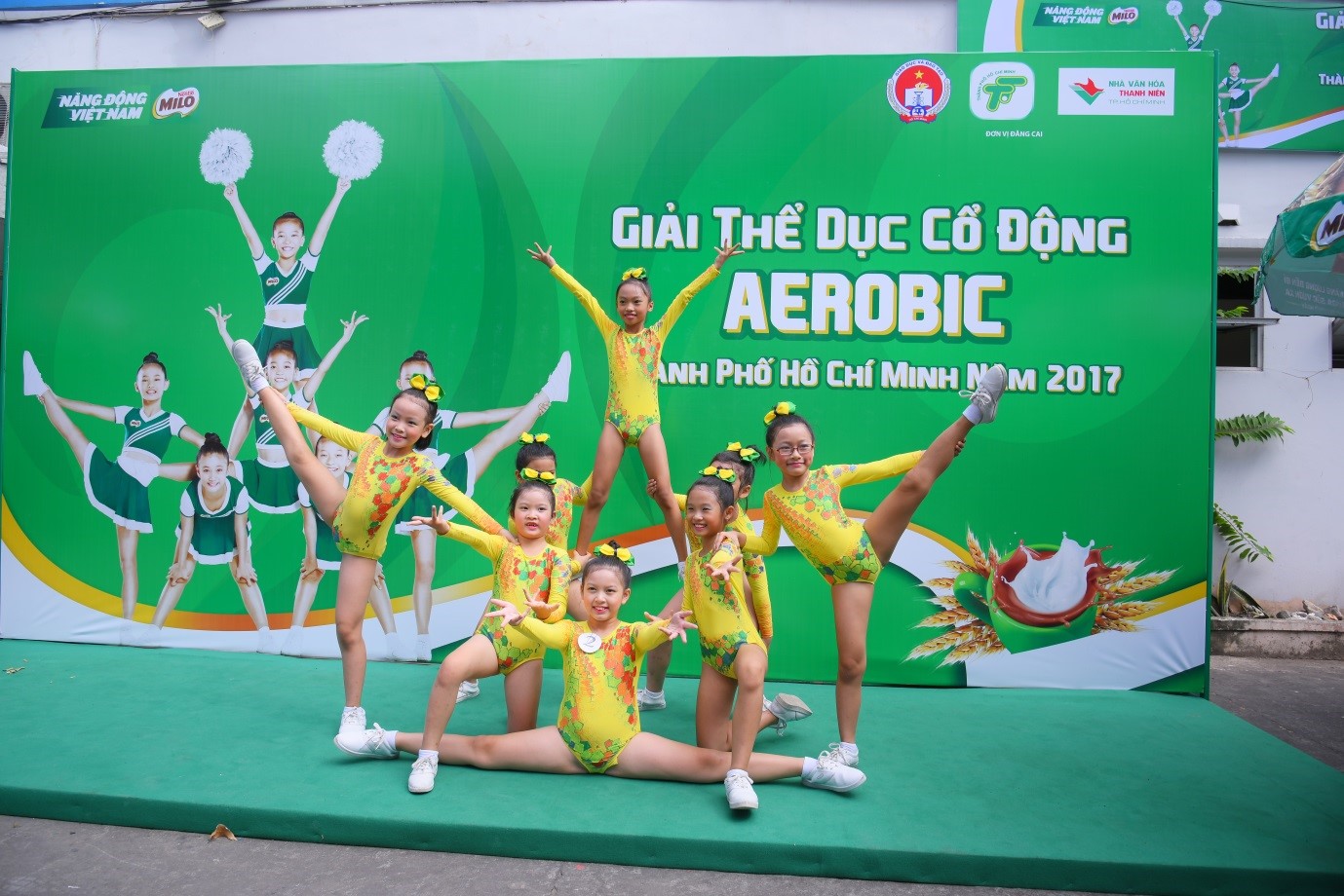 Các vận động viên trổ tài trong Lễ khai mạc Giải thể dục cổ động Aerobics  TP.HCM tranh cúp MILO lần I - 2017