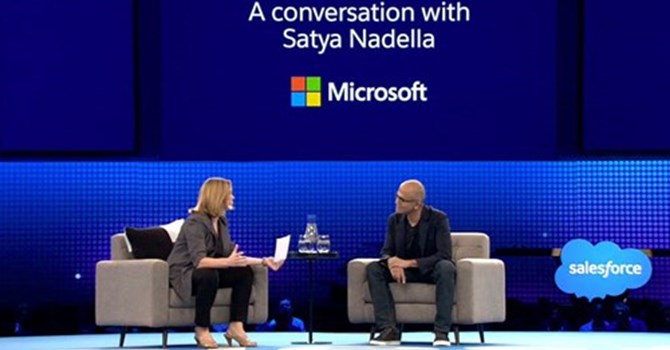 Ông Nadella được phỏng vấn tại hội nghị Dreamforce hôm 16/9. Ảnh: Business Insider.