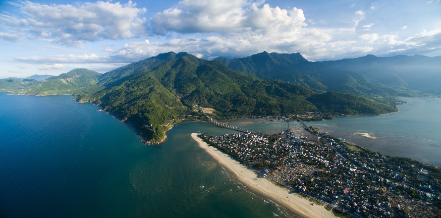 Vịnh Lăng Cô - hòn vịnh xinh đẹp nức danh của tỉnh Thừa Thiên Huế