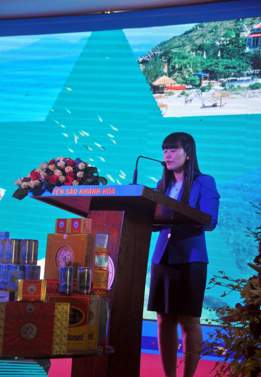 Bà Trịnh Thị Hồng Vân, Phó Tổng Giám đốc Công Ty Yến Sào Khánh Hòa phát biểu tổng kết cuộc thi.