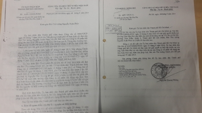 Công văn số 4167 của UBND thành phố Hồ Chí Minh (trái) và công văn số 7379/VPCP-V.I (phải) của Văn phòng Chính Phủ đồng ý với đề xuất của UBND thành phố HCM để hai bên tự thương lượng giá đền bù.