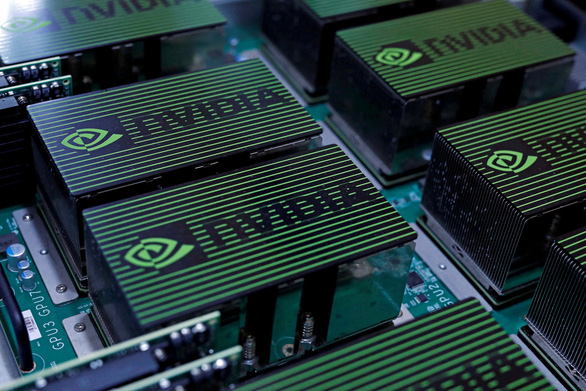 Mỹ ngăn xuất khẩu chip trí tuệ nhân tạo sang Trung Quốc - Ảnh 1. Logo của Nvidia xuất hiện trong triển lãm máy tính Computex hằng năm ở Đài Bắc, Đài Loan - Ảnh: REUTERS