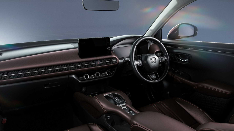 Cabin Honda ZR-V JDM vẫn sử dụng giao diện táp lô giống Civic nhưng có cụm điều khiển trung tâm gọn hơn đáng kể - Ảnh: Honda