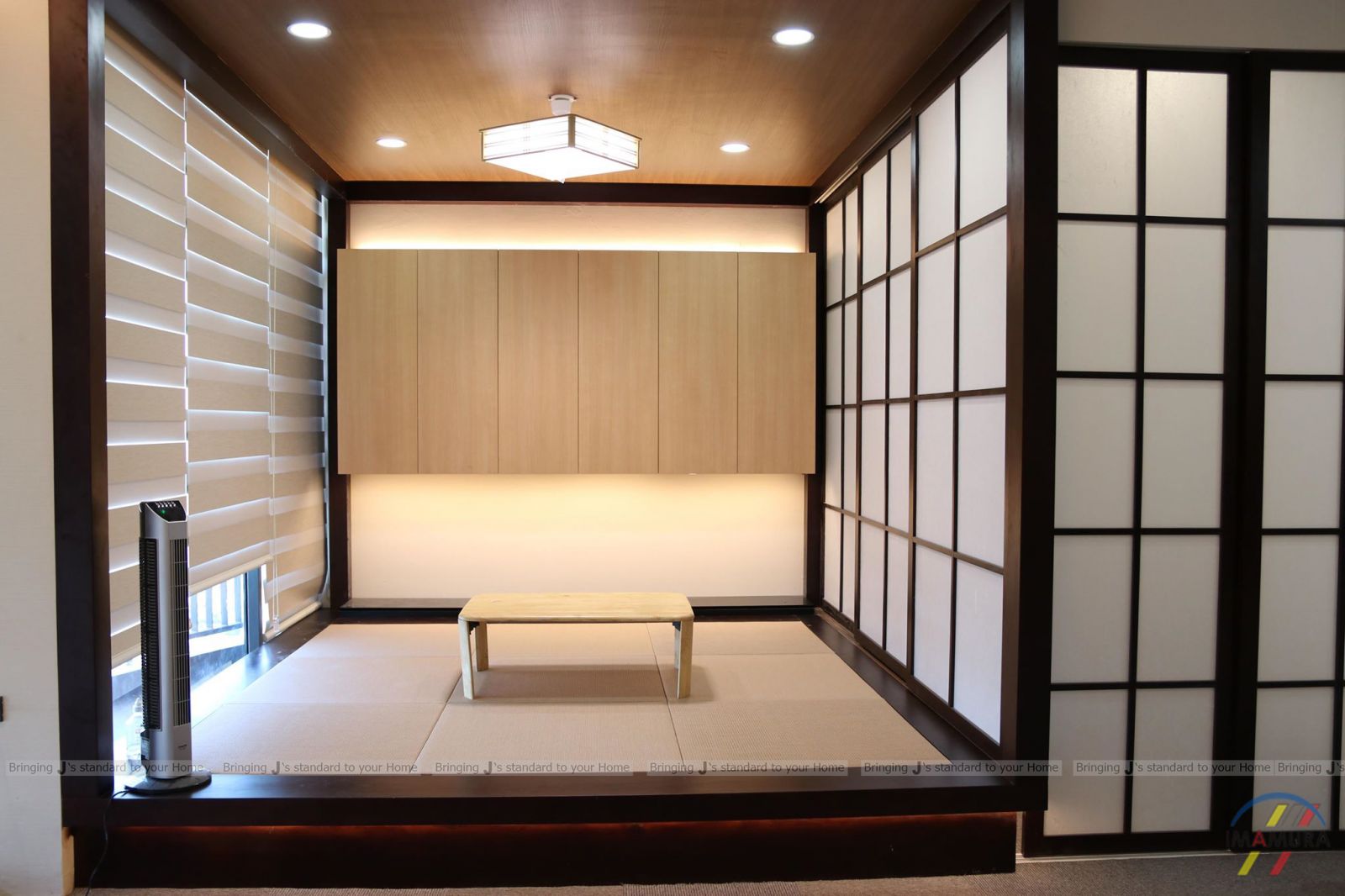 Phòng trà với vách ngăn gỗ Shoji và chiếu tatami làm nên tính cổ điển kiểu Nhật cho căn hộ