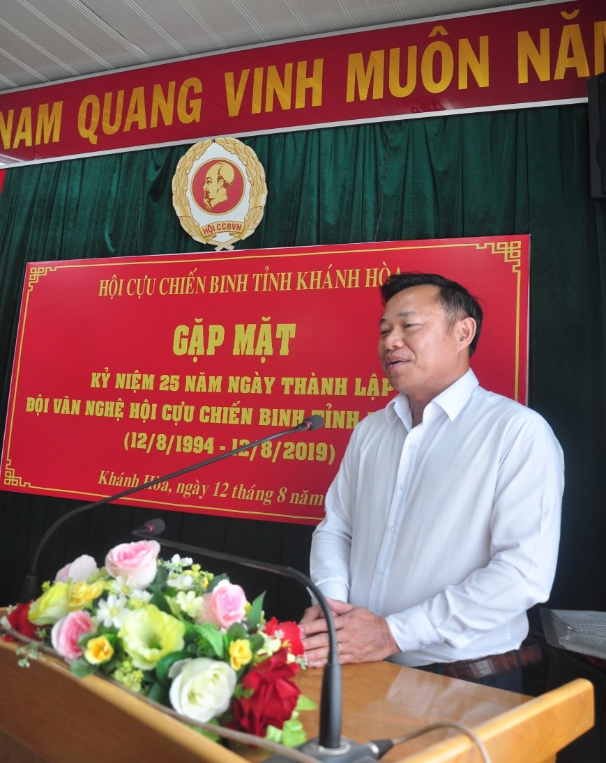 Ông Lê Hoàng Hoa, P. Giám Đốc Sở Văn Hóa Thể Thao nguyên Đội viên Đội Văn Nghệ CCB