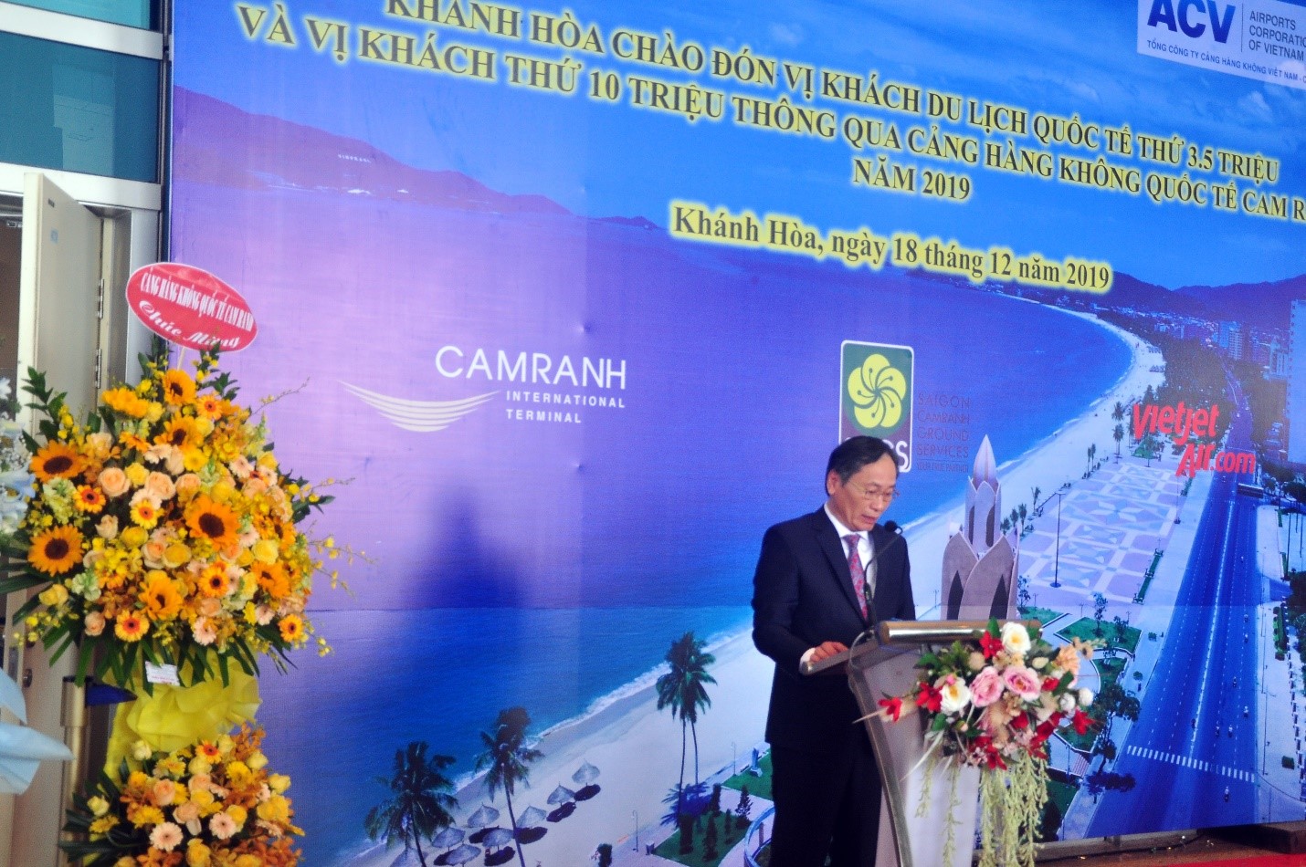 Ông Nguyễn Đắc Tài, P. Chủ tịch Thường Trực UBND tỉnh Khánh Hòa, phát biểu chúc mừng