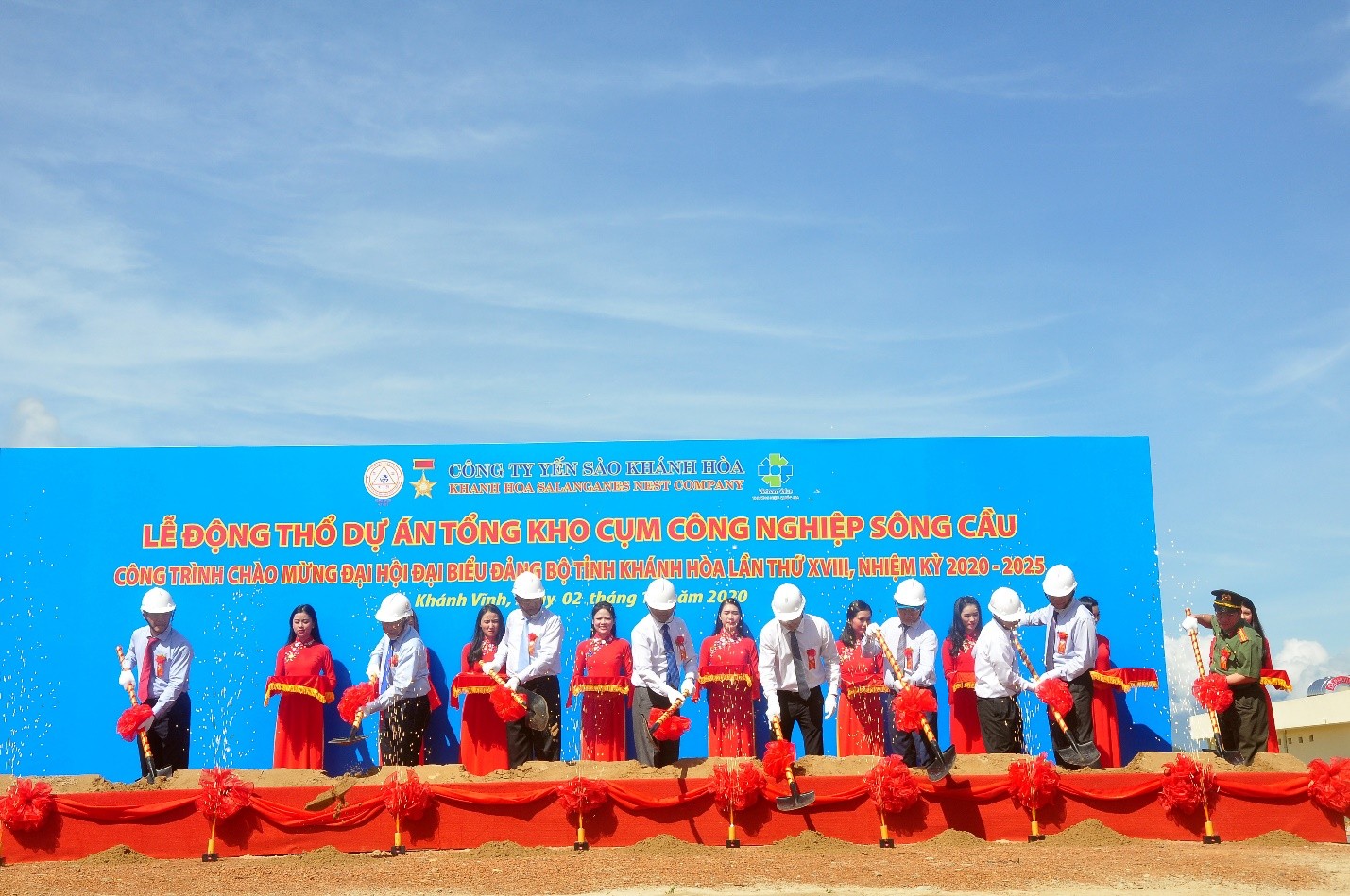 Lãnh đạo UBND tỉnh Khánh Hòa và Lãnh đạo Công Ty Yến Sào Khánh Hòa tham dự  lễ động thổ khởi công xây dựng công trình Tổng kho