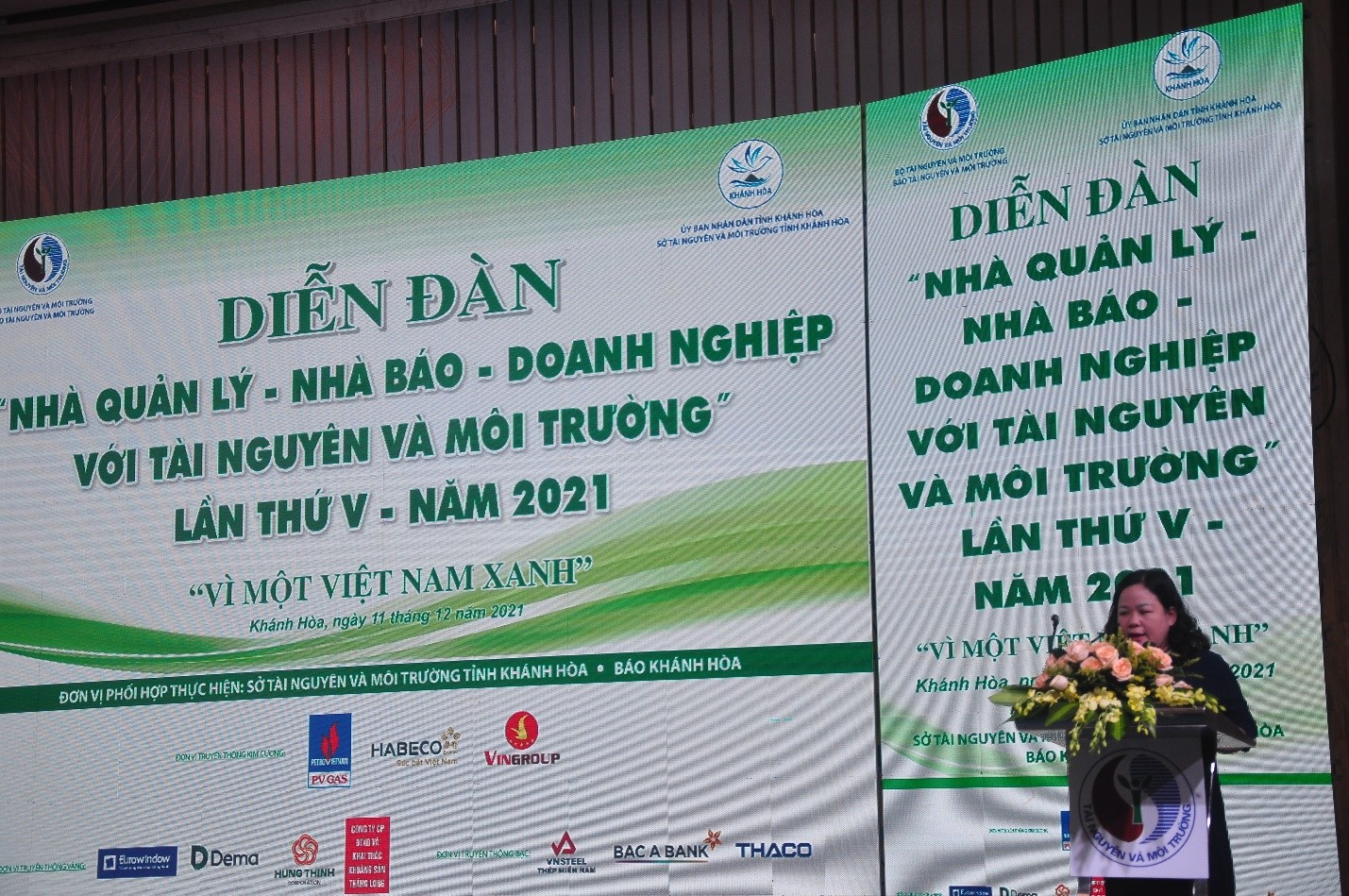 Bà Nguyễn Thị Thu Hoài Phó Vụ Trưởng Vụ Tuyên Truyền, Ban Tuyên Giáo TW tham luận công tác tuyên truyền về bảo vệ tài nguyên môi trường biển đảo