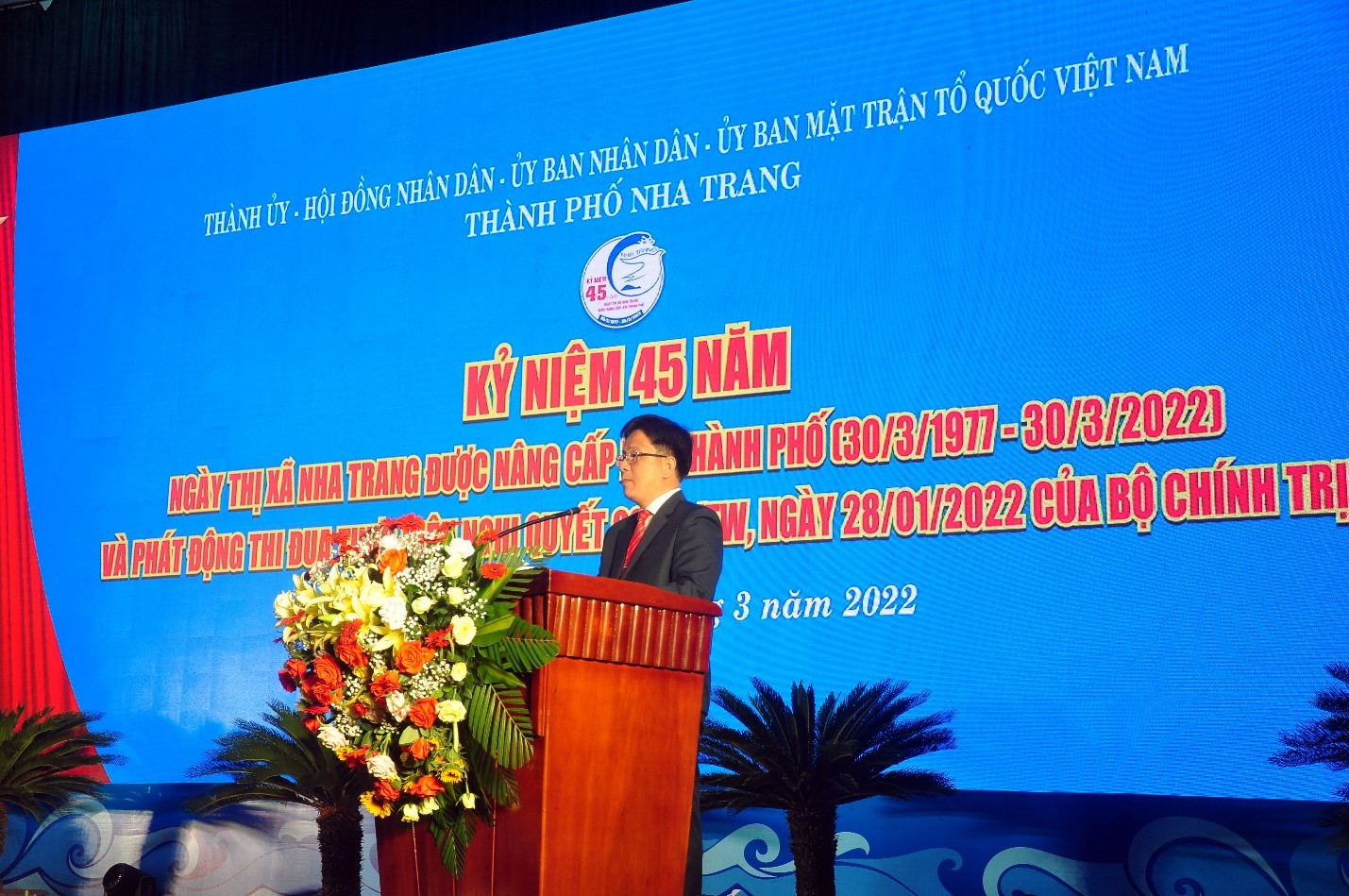 Ông Hồ Văn Mừng, UV Dự Khuyết TW Đảng, Bí Thư Thành Ủy Nha Trang đọc diễn văn khai mạc tại buổi Lễ.