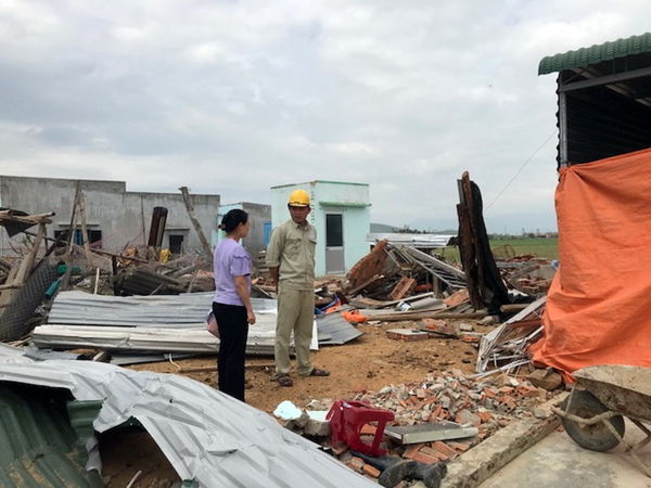 Nhà Anh Trần Minh Thuận (Công nhân XNLDCT) sụp đổ hòan tòan sau bão