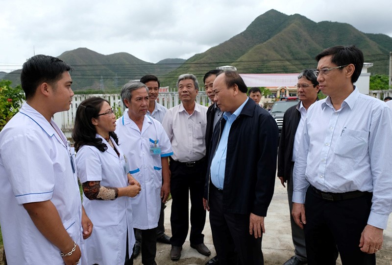 Thủ tướng Nguyễn Xuân Phúc thăm Trạm y tế xã Ninh Ích, thị xã Ninh Hòa