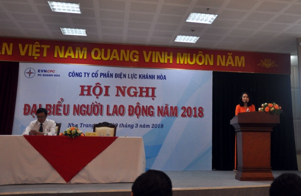 Bà Nguyễn Thị Tuyết Hồng, Chủ tịch Công đoàn công ty phát biểu