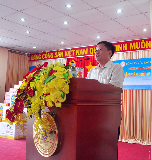 Đại tá Bùi Đình Dương, Phó Lữ đoàn trưởng quân sự Lữ Đoàn 146, Chủ tịch UBND huyện đảo Trường Sa phát biểu tại lễ trao tặng