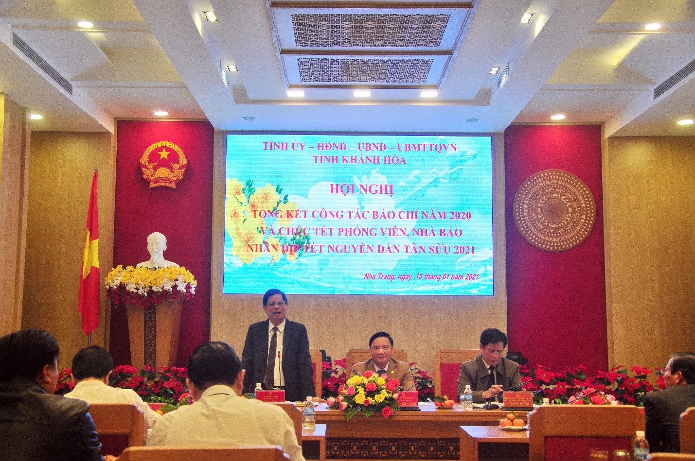 Ông Nguyễn Tấn Tuân Chủ tịch UBND tỉnh Khánh Hòa phát biểu về công  tác báo chí và chúc Tết PV báo chí