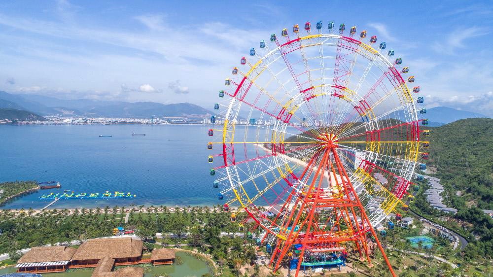 Bánh xe bầu trời Vòng quay kỷ lục Việt Nam - Vinpearl Sky Wheel ở Vinpearl Nha Trang. Sức chứa 480 khách/ lượt. 