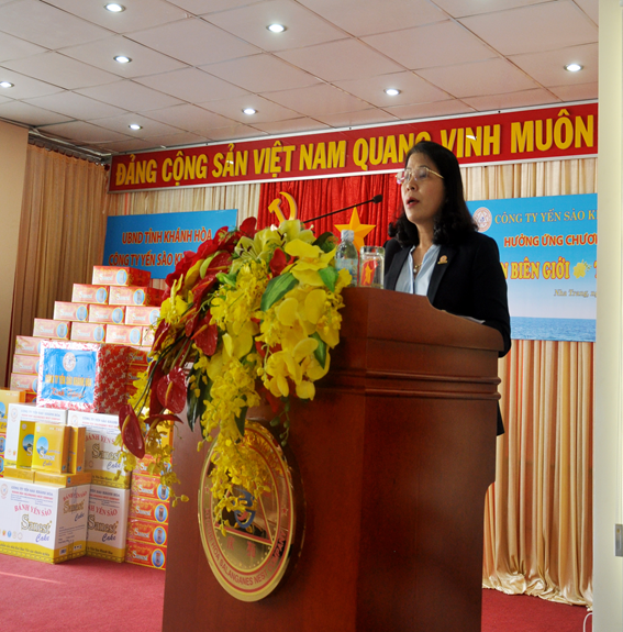 Bà Bùi Thị Hạnh, Bí thư Đảng Ủy, Phó Tổng Giám đốc Công Ty