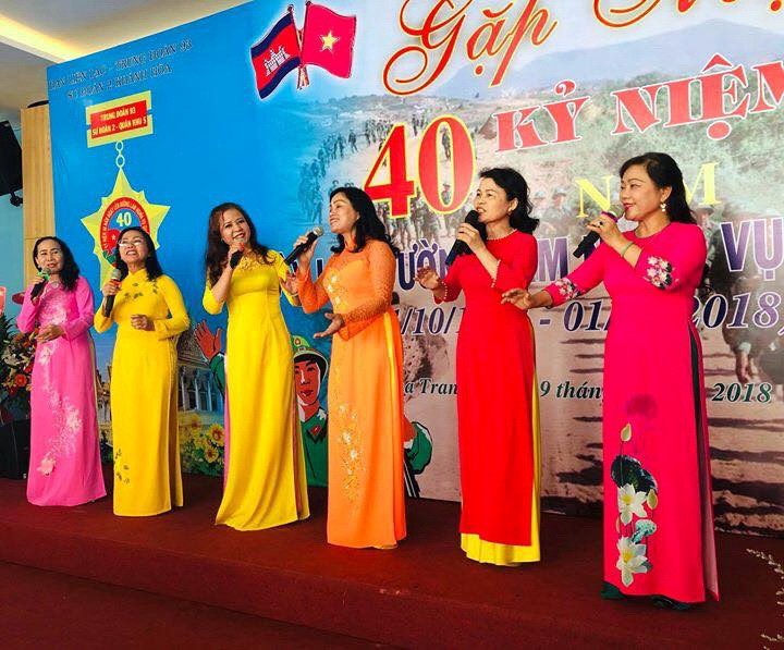 Tốp nữ trình bày ca khúc Tiềng hát Cựu Chiến binh – nhạc sĩ Xuân Anh  Tại lễ Kỷ niệm 40 năm Sư Đoàn 7