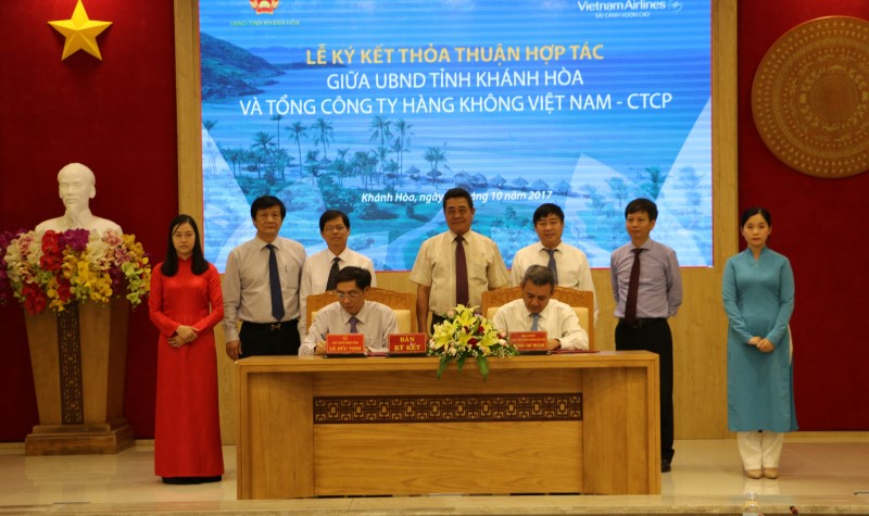 Lễ ký kết thỏa thuận hợp tác giữa UBND tỉnh Khánh Hòa và Tổng Công ty Hàng Không VietNam Airline  