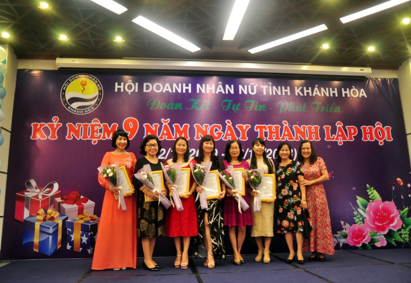Nữ Doanh nhân xuất sắc được Hội Doanh Nhân Nữ khen thưởng thành tích 9 năm