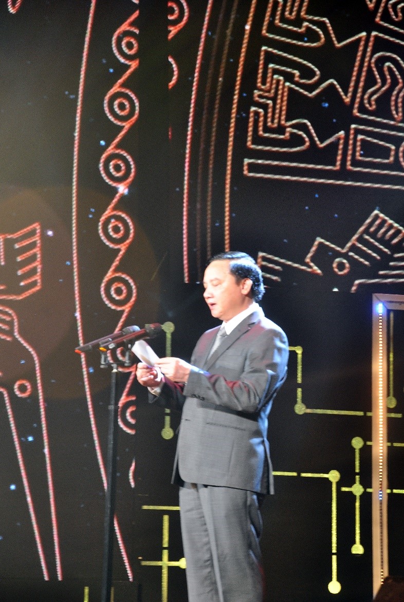 Ông Nguyễn Khắc Định - Ủy viên Trung ương Đảng, Bí thư Tỉnh ủy Khánh Hòa phát biểu chào mừng liên hoan.