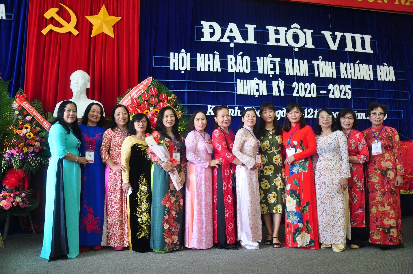 Các nhà báo Nữ dự Đại hội Hội Nhà Báo Việt Nam tỉnh Khánh Hòa 