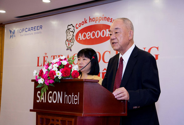 Ông Kajiwara Junichi – Tổng giám đốc Công ty cổ phần Acecook Việt Nam phát biểu tại buổi lễ trao học bổng Acecook Việt Nam tại TP.HCM