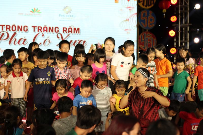 Đêm hội trăng rằm được tổ chức tại KDC Cao cấp Himlam Phú Đông