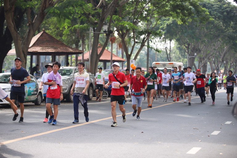Các tình nguyện viên của Prudential trên đường chạy 