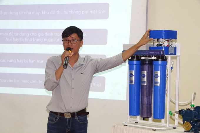 TS Đỗ Hữu Quyết giới thiệu công nghệ CDI xử lý nước mưa thành nước uống tại hội thảo, sáng 21/7. Ảnh: Hà An