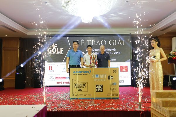 golfer Nguyễn Gia Quân dành giải “ best Gross”  với phần thưởng là một TiVi Asanzo