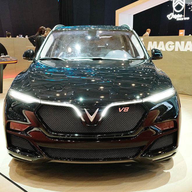 VinFast LUX V8 ra mắt một cách bất ngờ, được xem là phiên bản nâng cấp giới hạn từ mẫu LUX nguyên thủy.