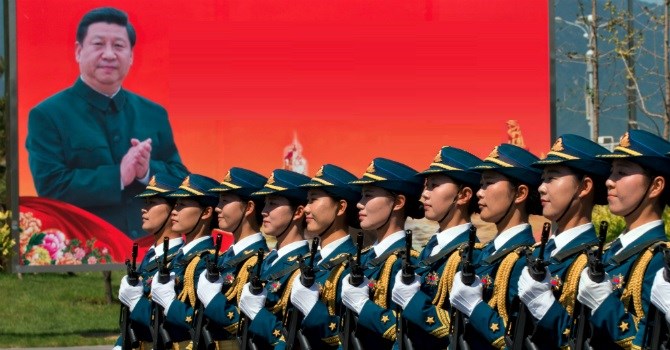 Năm 2014, Viện nghiên cứu hòa bình quốc tế Stockholm ước tính Trung Quốc chi 216 tỷ USD vào quân sự. Ảnh: Bloomberg