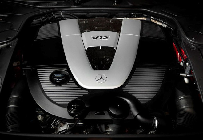 Động cơ xăng V12, dung tích 6.0L. Dung tích xi lanh 5980 cm³ cho ông suất 463 kW (630 HP). Hộp số 7 cấp 7G-Tronic Plus và hệ dẫn động cầu sau RWD.
