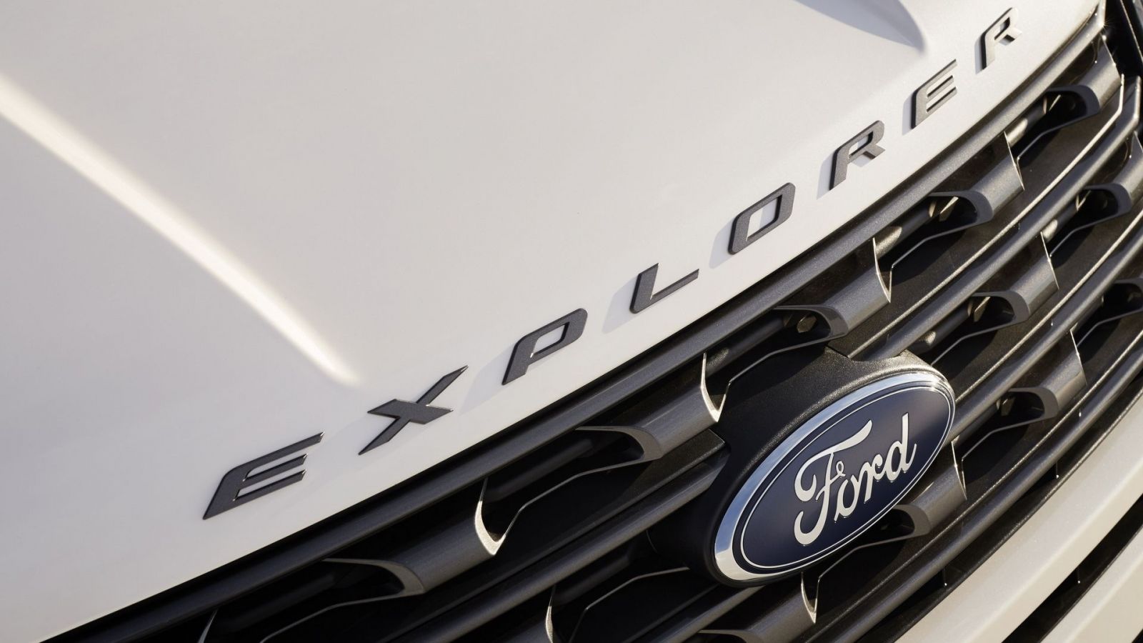 Ford đã đưa ra thử nghiệm logo in 3D như một giải pháp tình thế, tuy nhiên không khả quan  CARSCOOP