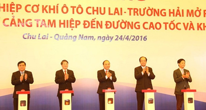 hủ tướng Chính phủ Nguyễn Xuân Phúc và lãnh đạo tỉnh Quảng Nam cùng nhà đầu tư ấn nút khởi công KCN cơ khí ô tô Chu Lai – Trường Hải mở rộng
