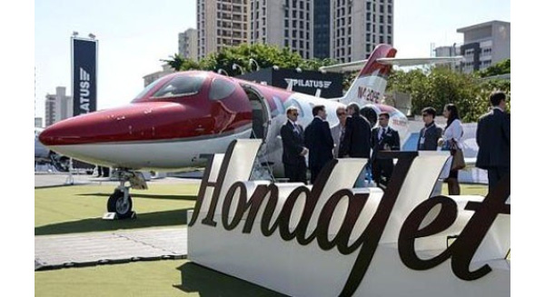 HondaJet, chiếc máy bay phản lực dành cho doanh nghiệp với mức giá "bình dân" do Honda sản xuất.