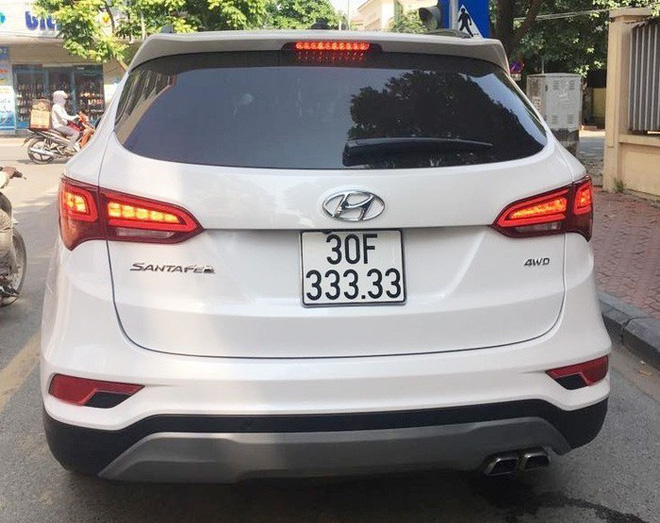 Tháng 8/2018, thêm chiếc Hyundai Santafe biển ngũ quý 3 xuất hiện ở Hà Nội.